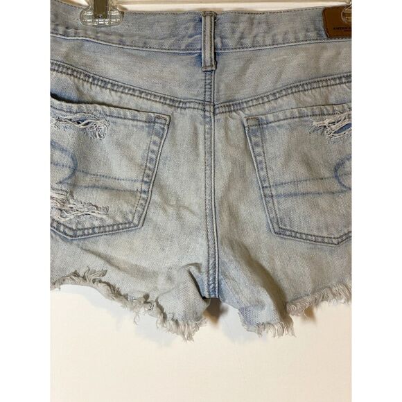 American Eagle Womens Sz 4 Tom Girl Shortie Shorts Distressed Frayed Light Wash - Picture 9 of 10